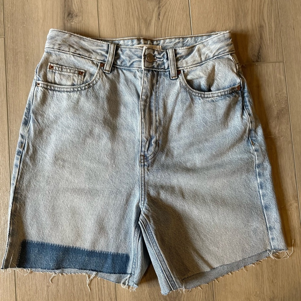 PacSun 90s Boyfriend Denim Shorts Size 27 High Rise Raw Hem. Women’s Size 4.
